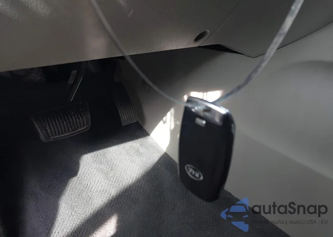 KNDMB5C18H6309480: 42621789