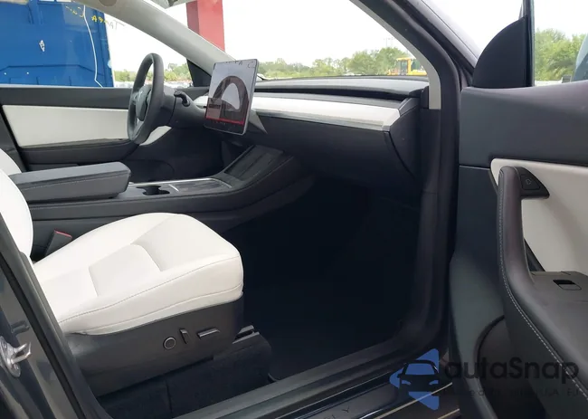 5YJYGAEE3MF144819: 42621328