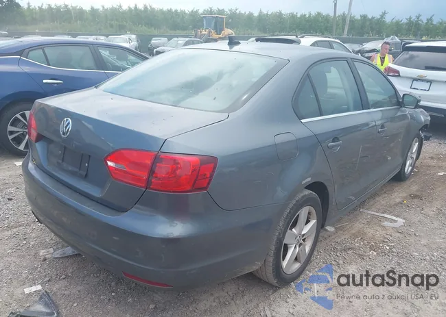 3VWLL7AJ8BM126110: 42622115