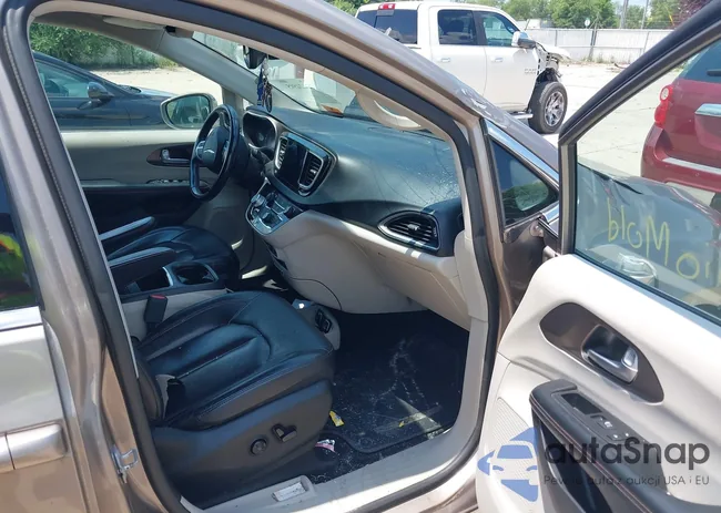 2C4RC1EG8HR759748: 42624595