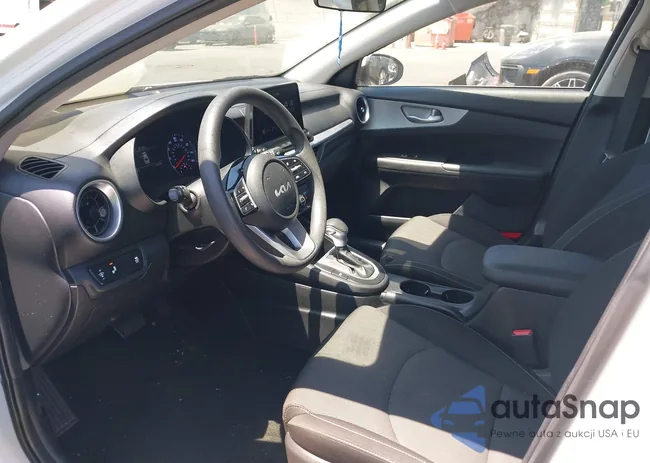 3KPF24AD7PE579809: 42624778