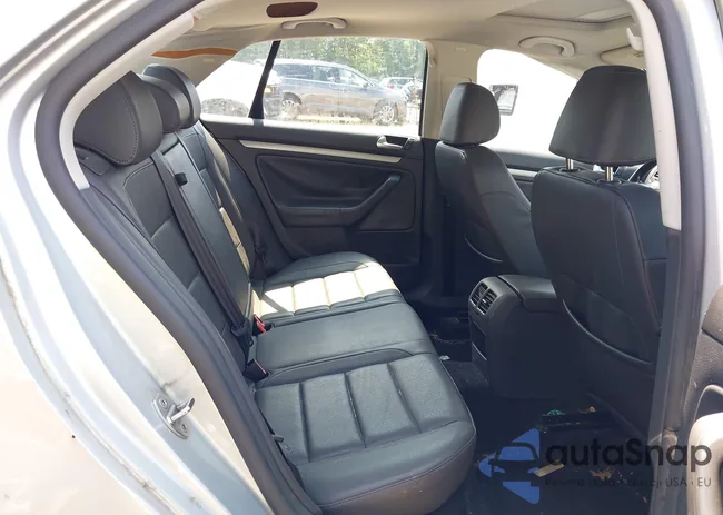 3VWRM71K58M061449: 42624787