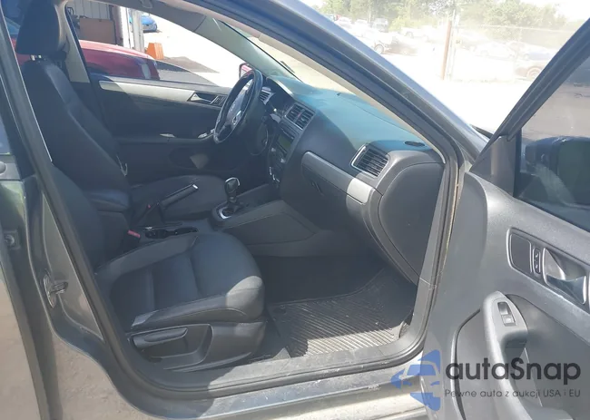 3VWLL7AJ4CM004457: 42624318