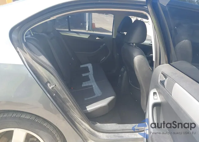 3VWLL7AJ4CM004457: 42624318