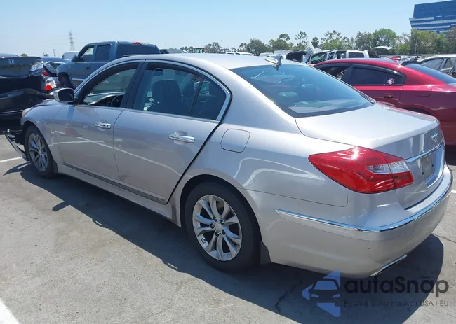 KMHGC4DD3DU215005: 42627565