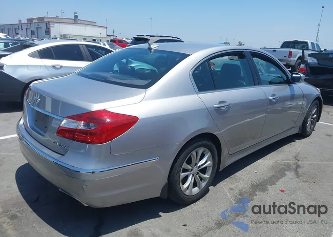 KMHGC4DD3DU215005: 42627565