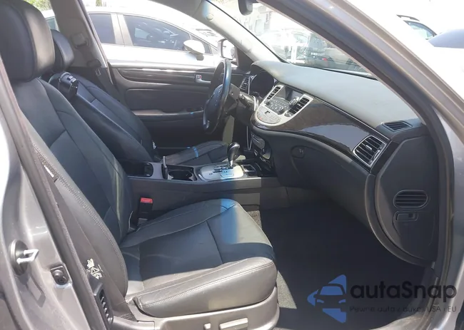 KMHGC4DD3DU215005: 42627565