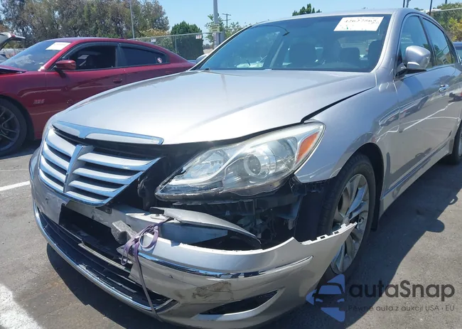 KMHGC4DD3DU215005: 42627565