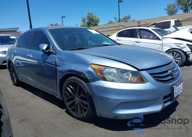 1HGCP2F34CA125136: 42627839