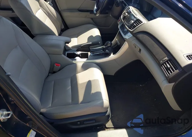 1HGCR2F88FA047843: 42627200