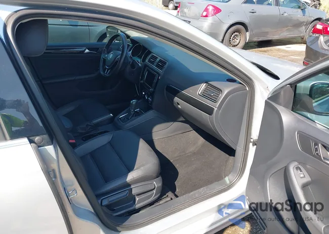 3VWL17AJ5GM354272: 42628669