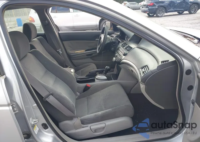 1HGCP26768A009673: 42629362