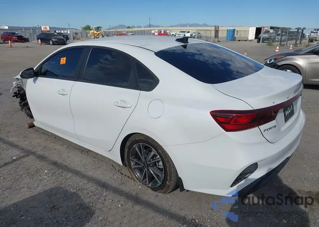 3KPF24AD9RE720527: 42630703