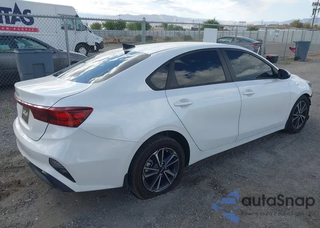 3KPF24AD9RE720527: 42630703