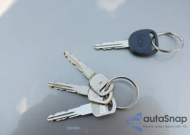 1GNEL19X04B103990: 42630883