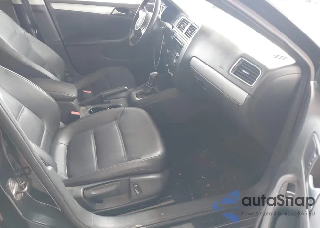 3VWDP7AJ1DM405572: 42630897