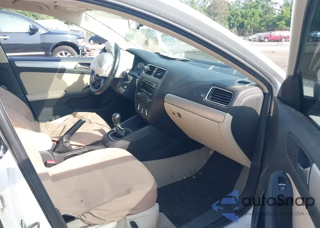 3VWBP7AJ3DM357533: 42632409