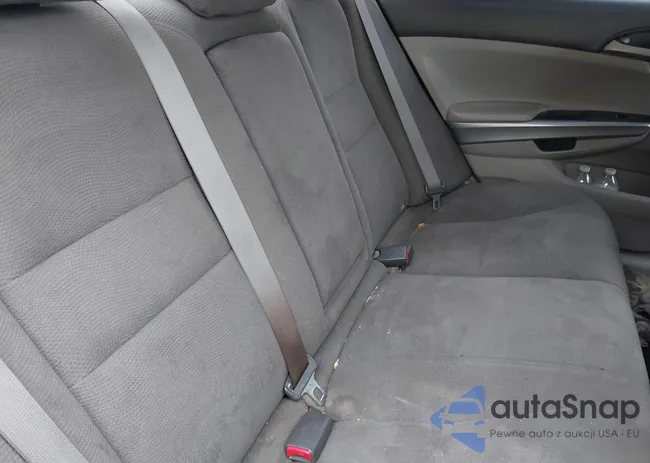 1HGCP2F70AA044201: 42633352