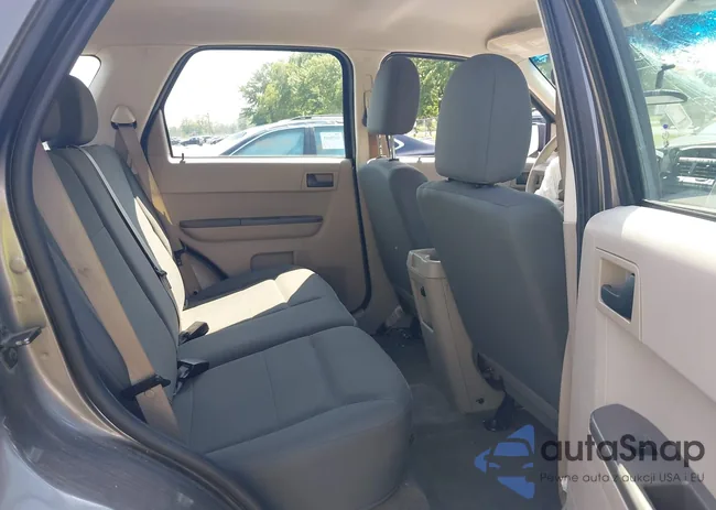 1FMCU0C71AKA70697: 42635721