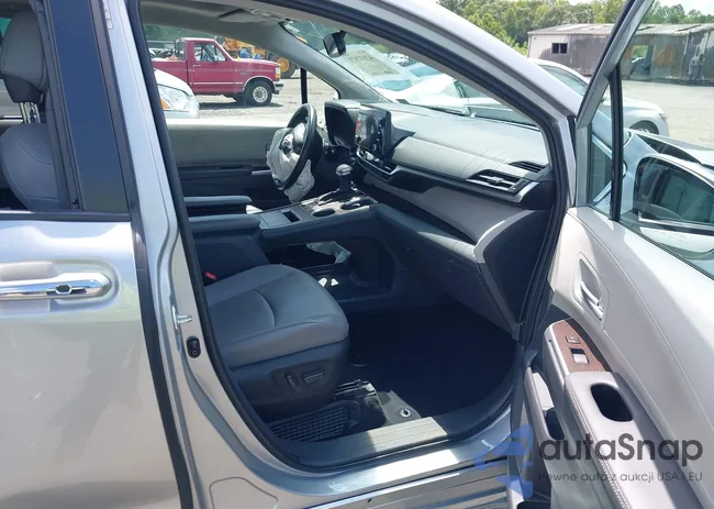 5TDYRKEC5NS099233: 42637971