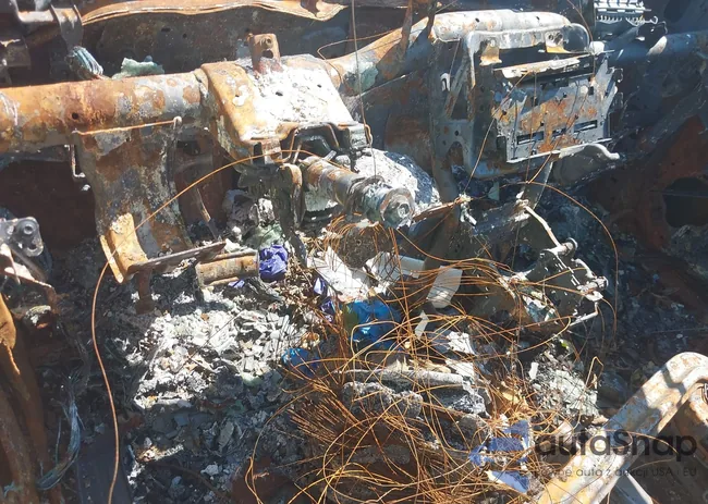 5J6RE38518L000040: 42638310