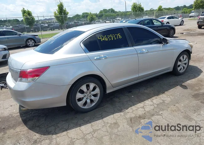 1HGCP36819A035548: 42639378