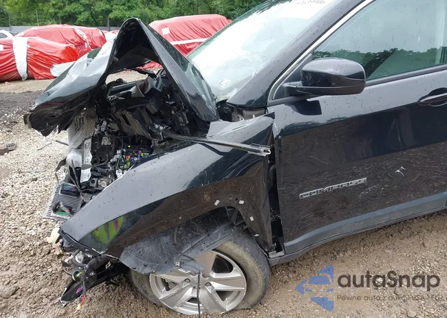 3C4NJDBB7NT152568: 42639906