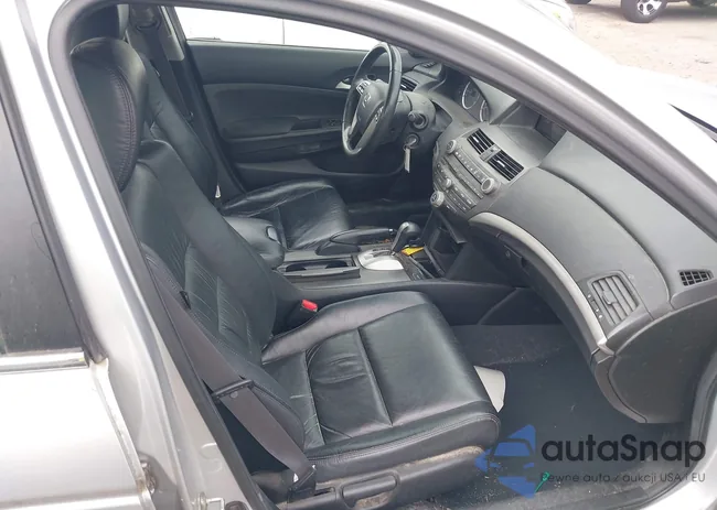 1HGCP2F61CA034108: 42639220