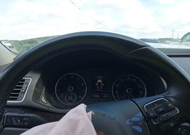 1VWCT7A37FC037752: 42640396