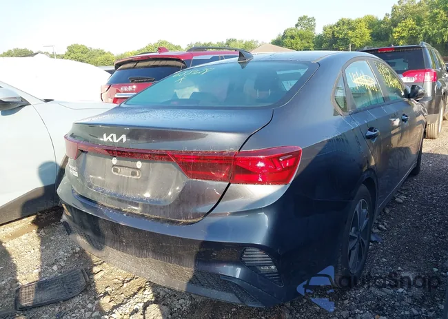 3KPF24AD2PE688128: 42640420