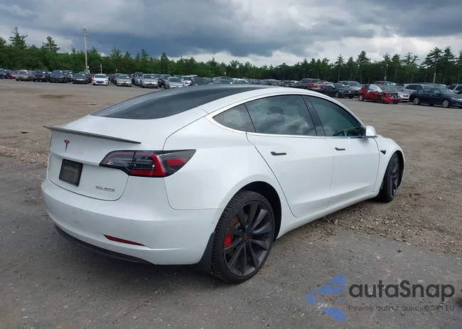 5YJ3E1EC9LF641371: 42640446