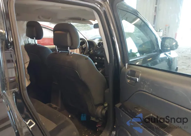 1C4NJCBA7GD621393: 42640609