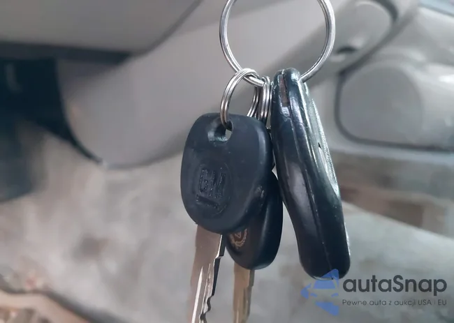 1G6KD54Y2YU343796: 42640653