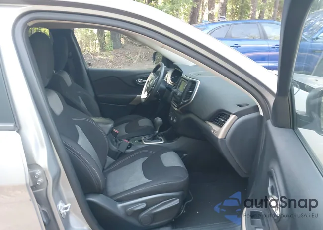 1C4PJLAB5HW596468: 42640784