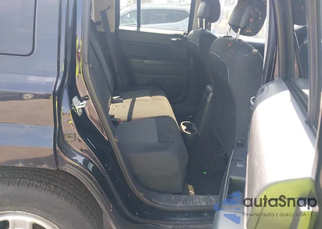 1C4NJRBB2GD566203: 42640157