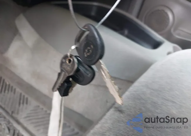 1GNDT13W6Y2286541: 42640267