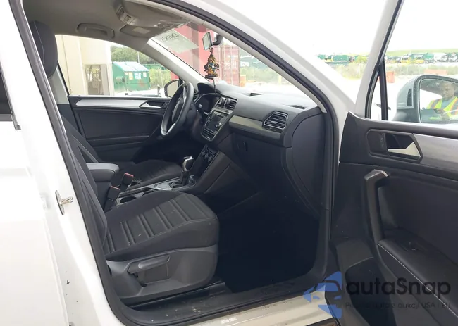 3VV1B7AX6NM070790: 42641828