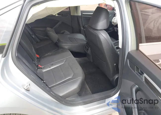 1VWBA7A37JC015793: 42642457