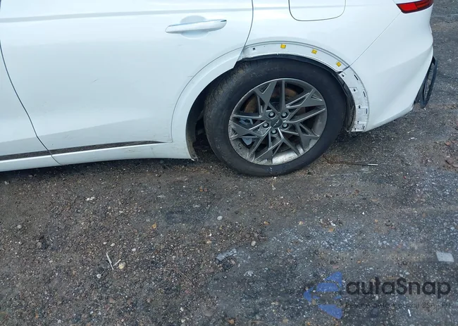 KMUMADTB8SU213077: 42642854