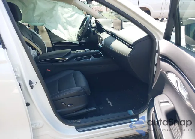 KMUMADTB8SU213077: 42642854