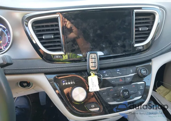 2C4RC1L78NR156748: 42643775