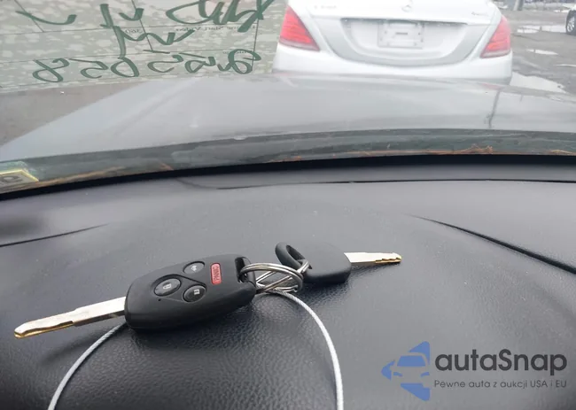 1HGCP2F70AA114635: 42645832