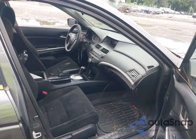 1HGCP2F70AA114635: 42645832