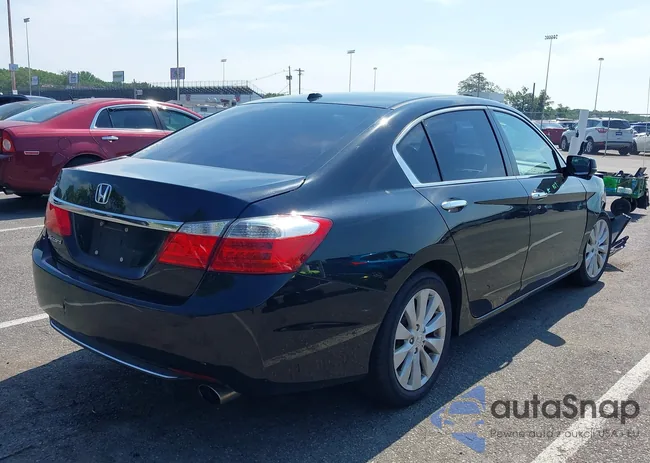 1HGCR2F82FA141376: 42645148