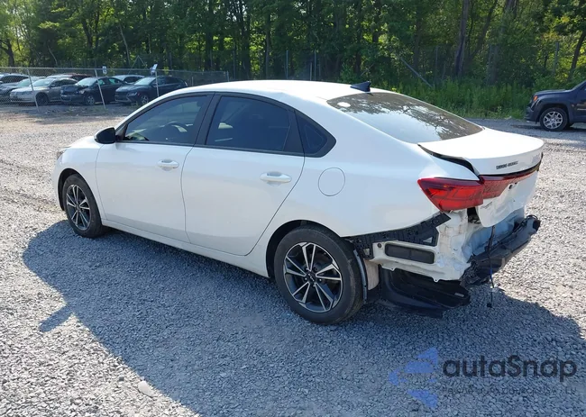 3KPF24AD1PE542870: 42645229