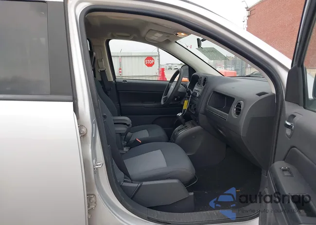 1J4FT47B19D111043: 42646473