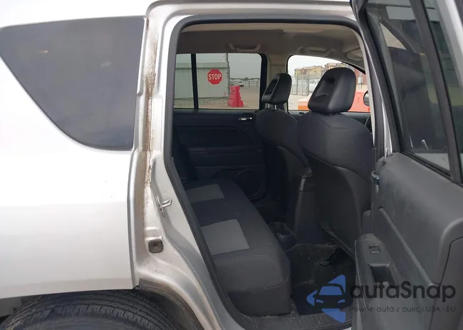 1J4FT47B19D111043: 42646473