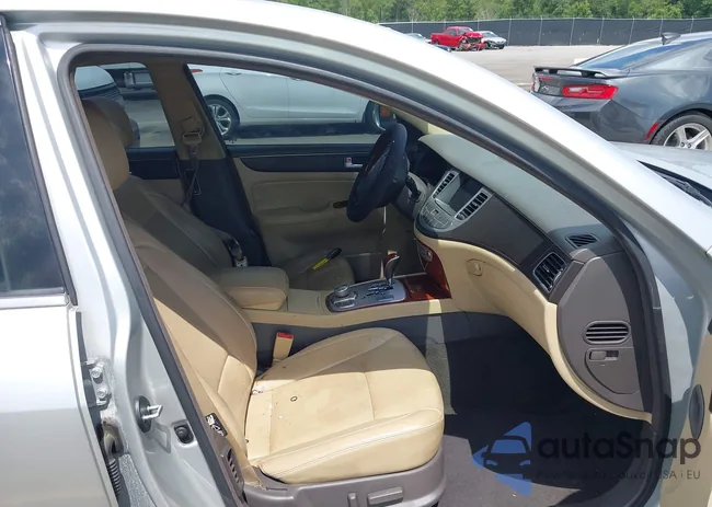 KMHGC4DF0CU206780: 42646622