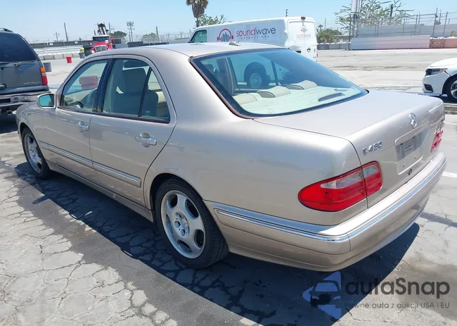 WDBJF70J5YB111968: 42646770