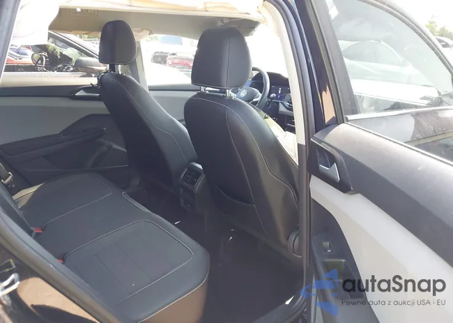 3VVLX7B21NM077143: 42647240